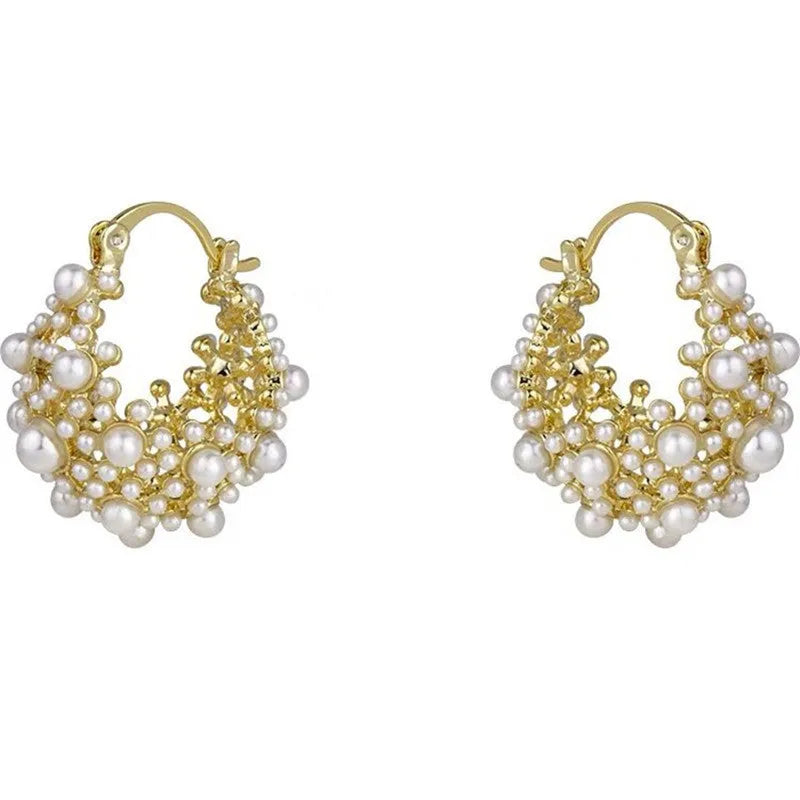Gold-coloured women's flower basket earrings with small rice-shaped beads and pearl inlay on copper.