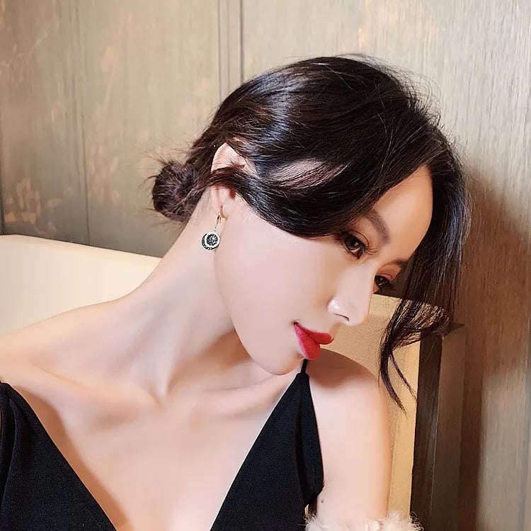 Black alloy geometric round earrings with 3.6cm drop length in retro Hong Kong style for women