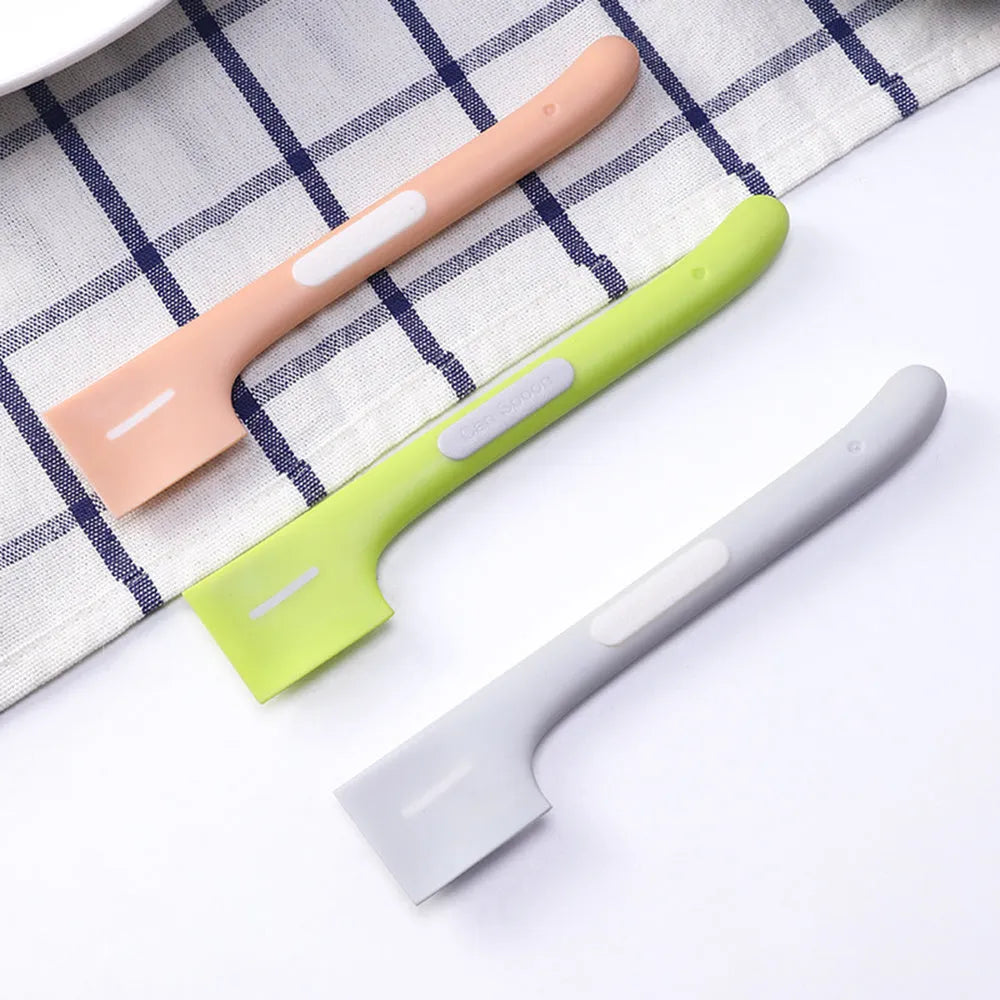 Green TPR pet feeding spoon with long handle for canned cat and dog food