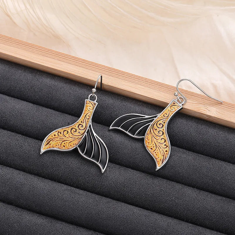 Women's fishtail-shaped earrings with whale design in white gold E4143 colour