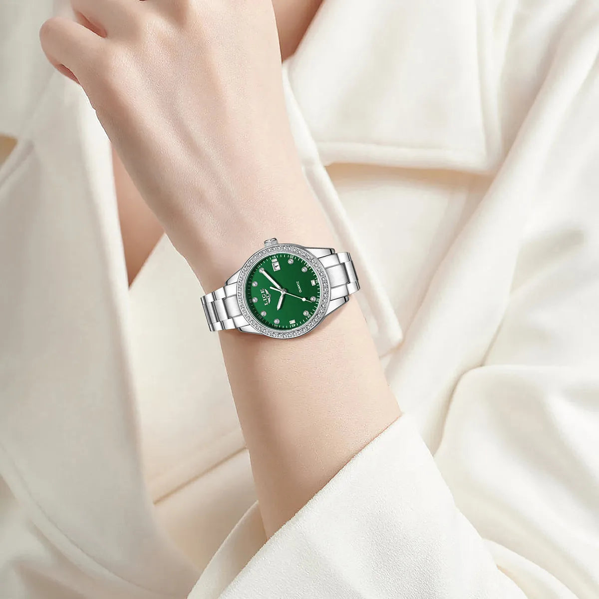 Fashion girl quartz watch with stainless steel case, luminous dial, and spiral crown in silver colour options