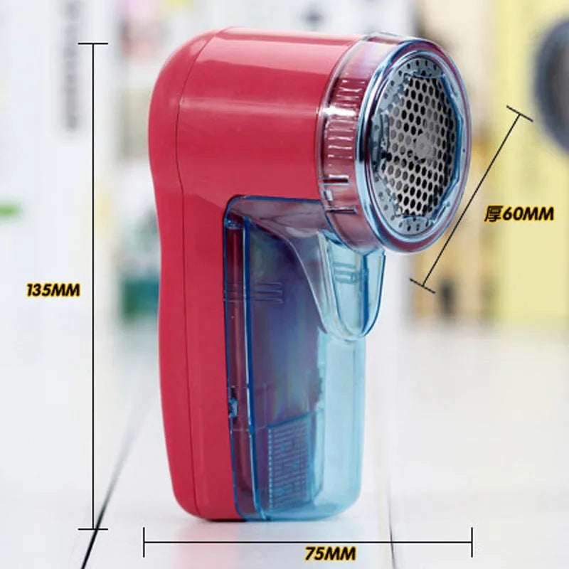 Portable electric clothing lint remover device with compact design