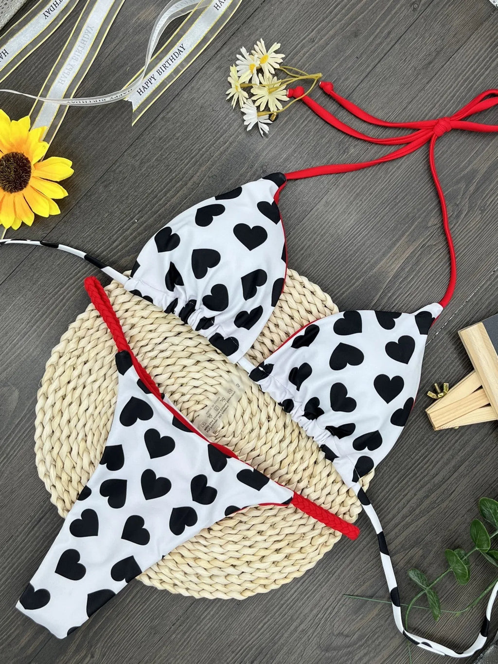 Backless one-piece swimsuit with heart print and split leg in nylon fabric.