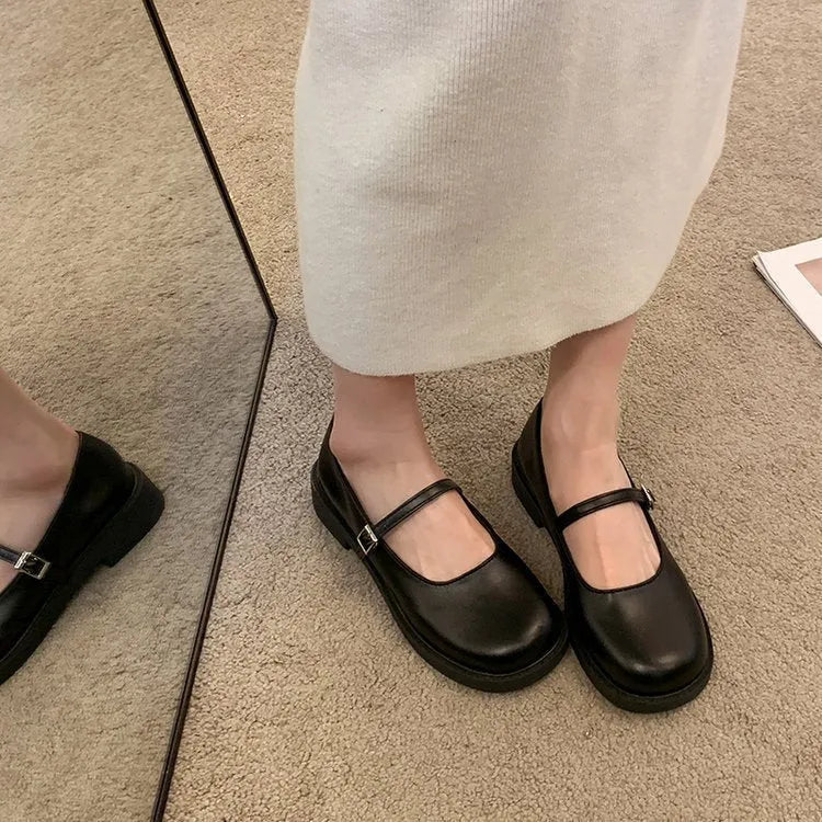 Women's vintage style leather flat shoes with round toe in three colour options