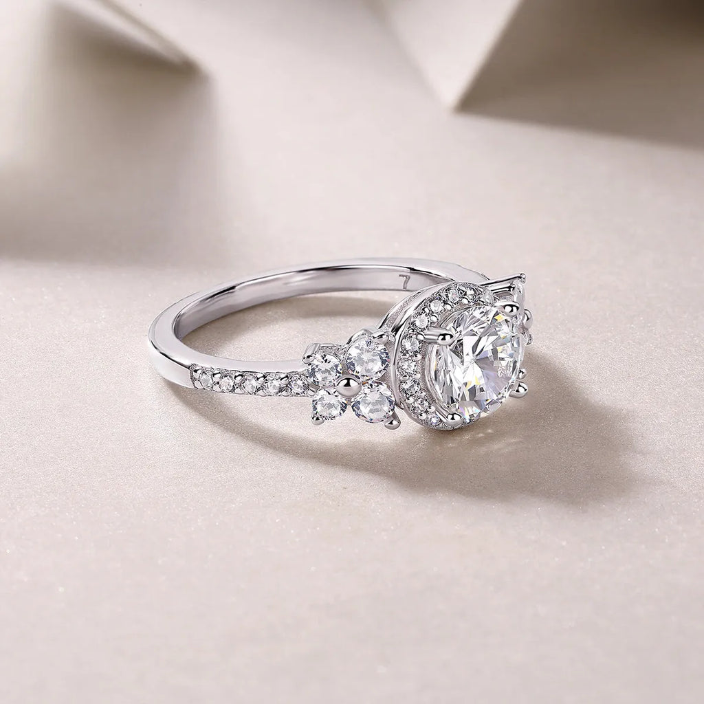 1 carat moissanite wedding ring set in S925 silver with platinum plating, sizes 5 to 9, gift box and GRA certificate