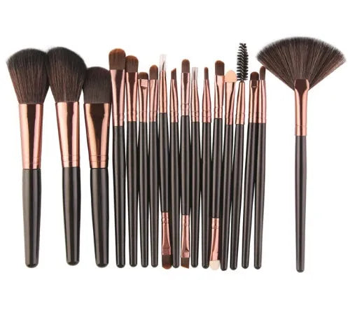 MAANGE 18-piece makeup brush set with fan-shaped cosmetic tools arranged for display