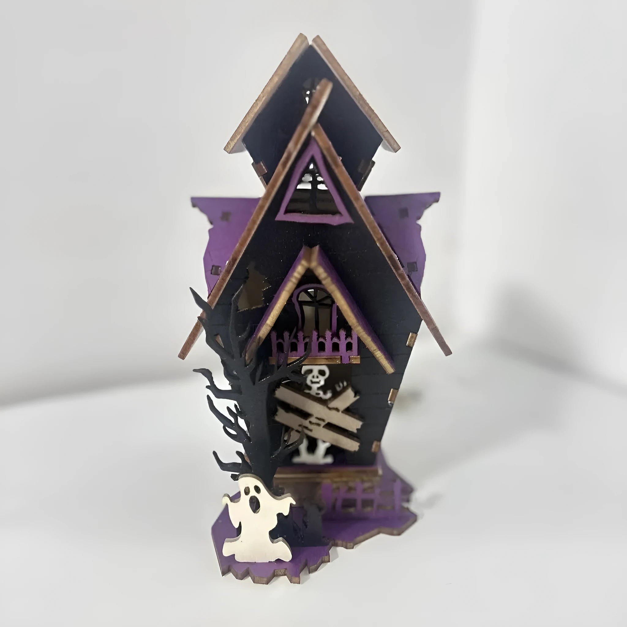 Wooden Halloween haunted house table decoration with luminous design measuring 14x10.5x19cm