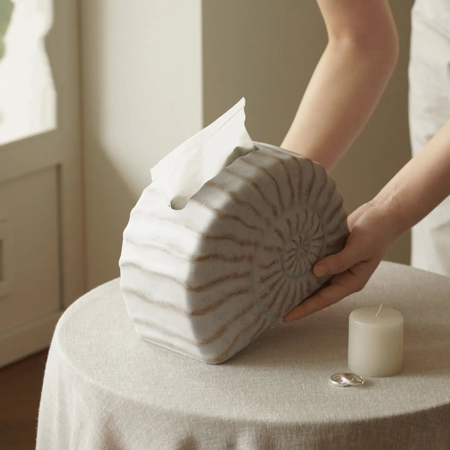Resin tissue box cover with conch shell decoration in modern simple style