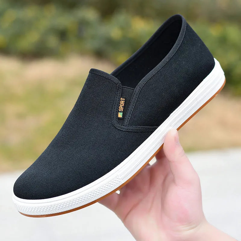 Men's low-top slip-on cloth shoes in canvas with round toe and injection moulded sole