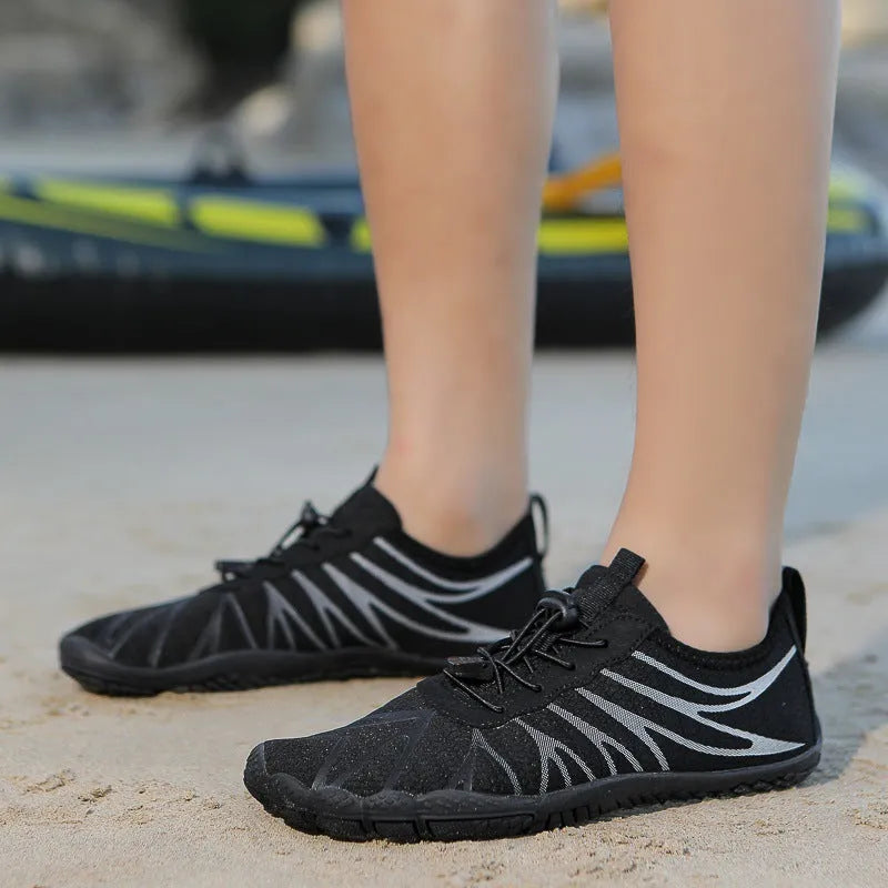 Low-top casual sports running shoes in black colour with a breathable upper and rubber sole.
