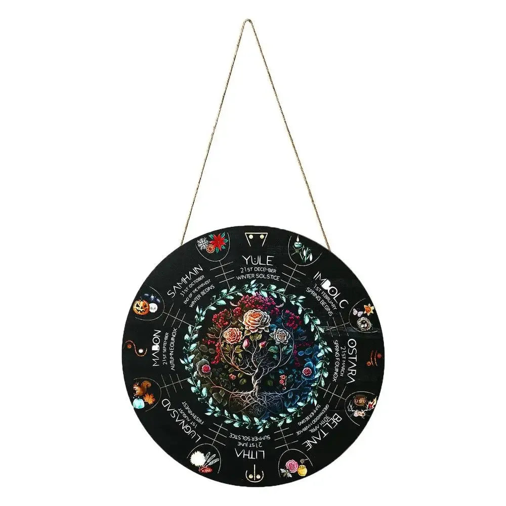 Boxwood decorative pendant with 29.5cm disc showing American-style holiday design options
