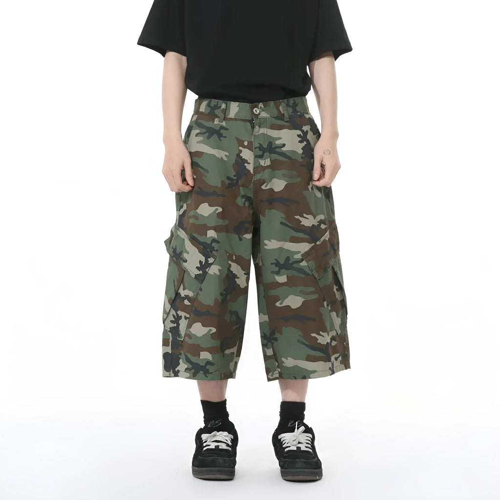 Men's camouflage coloured wide-leg cropped jeans with large side pockets.