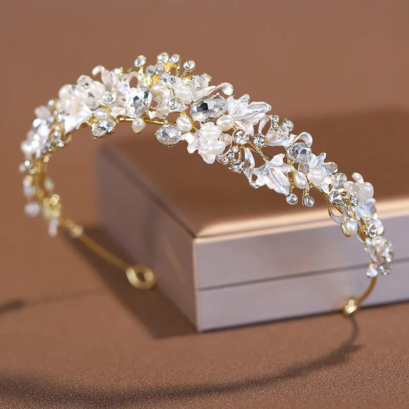 Gold or silver alloy crown headdress with pearl decorations for women's formal events