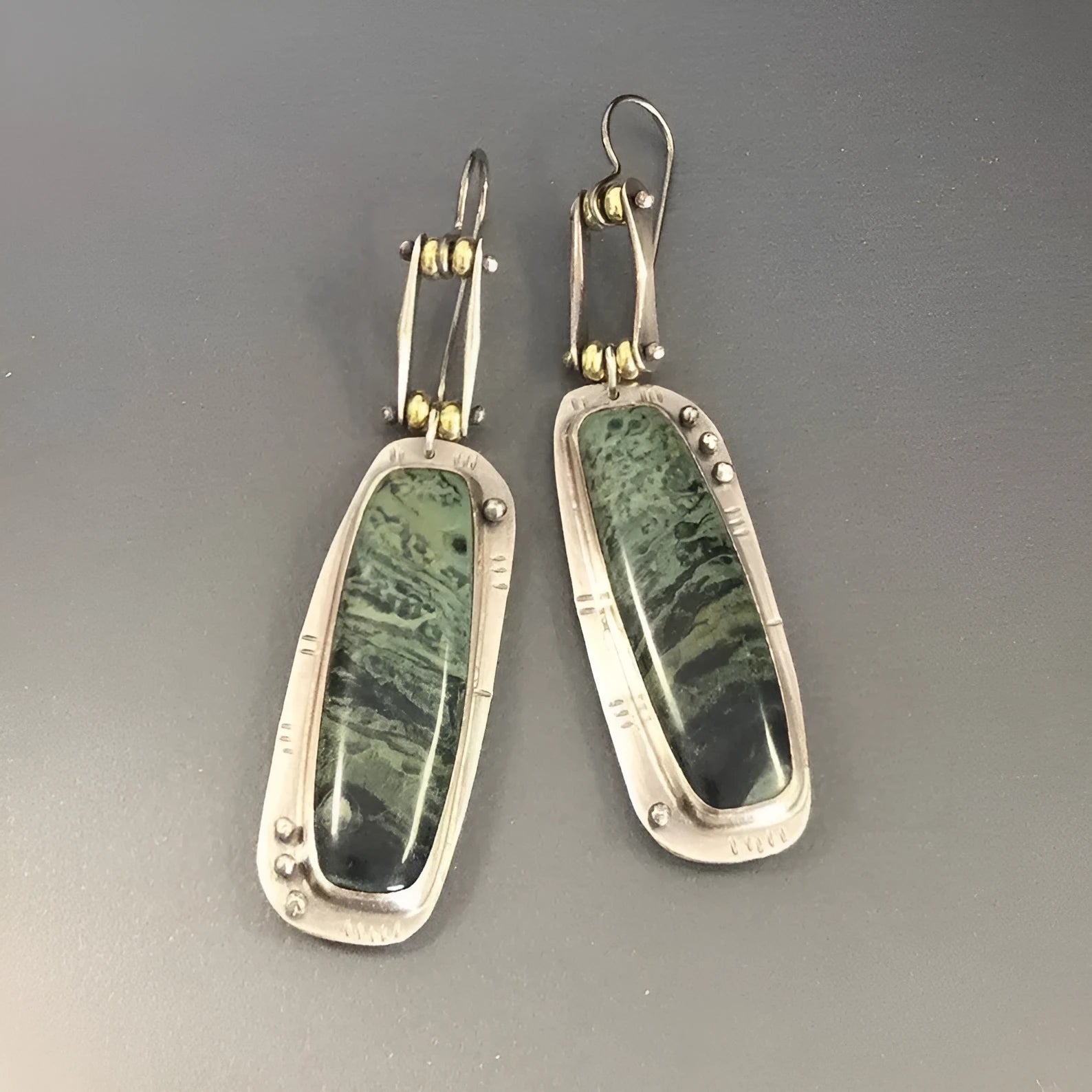 Geometric alloy earrings with two-tone marble pattern design