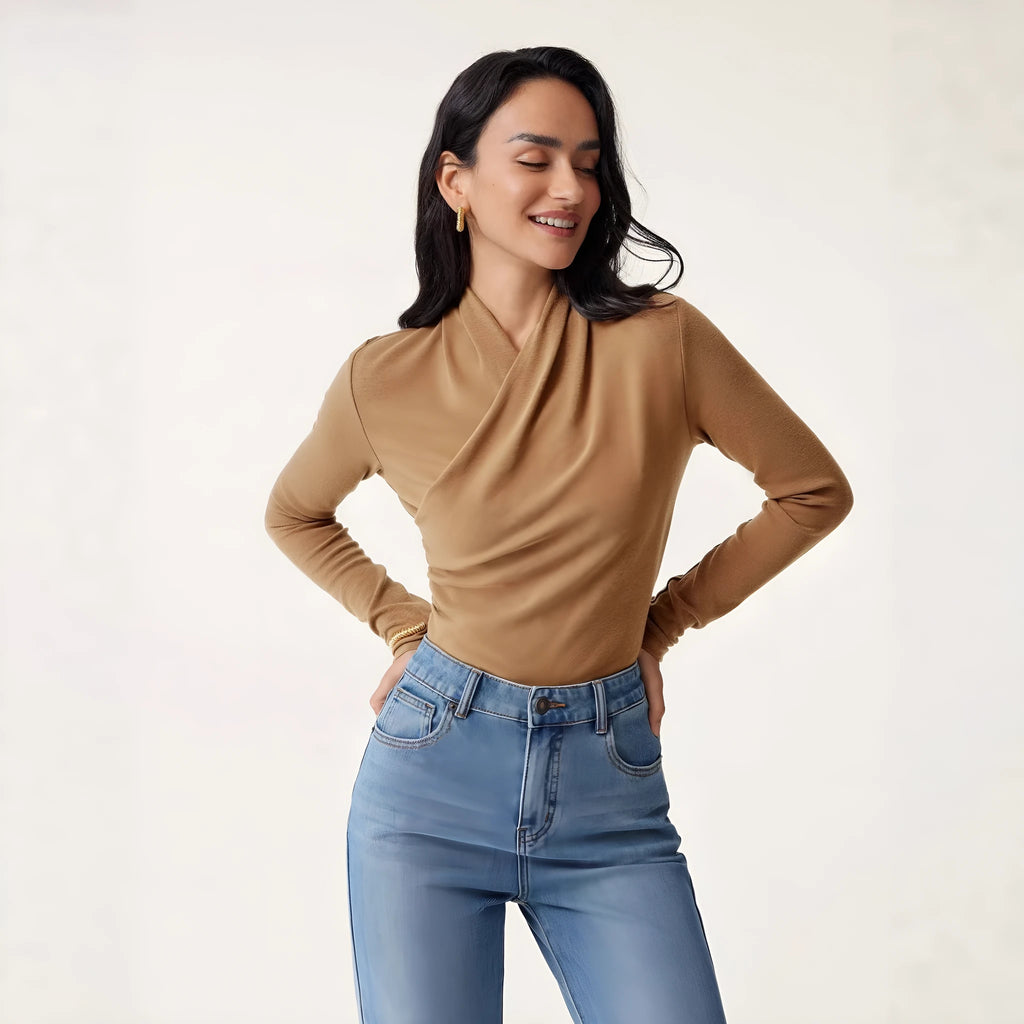 Camel-coloured women's slim fit pullover sweater with long sleeves