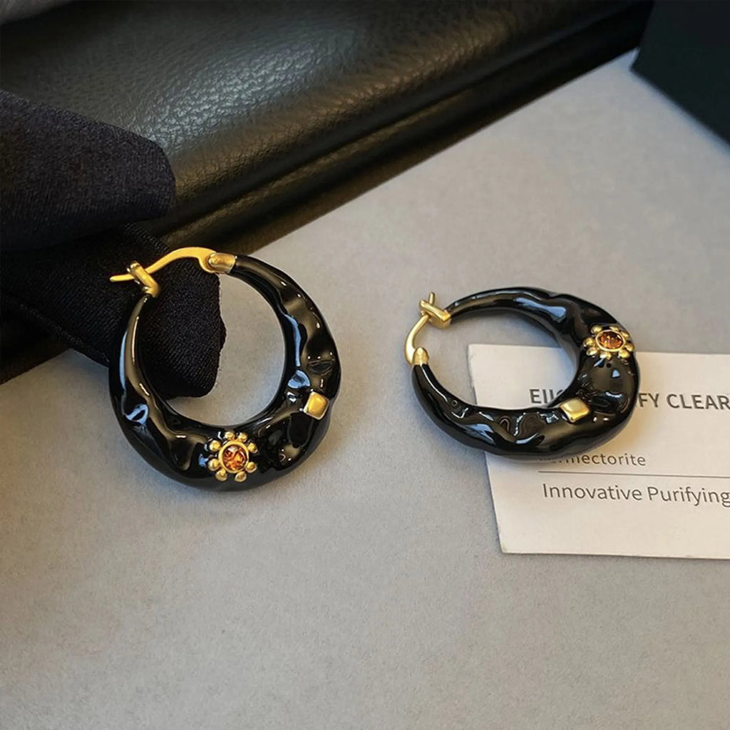 Hong Kong retro style alloy ear studs with rhinestone inlay in black and red colours