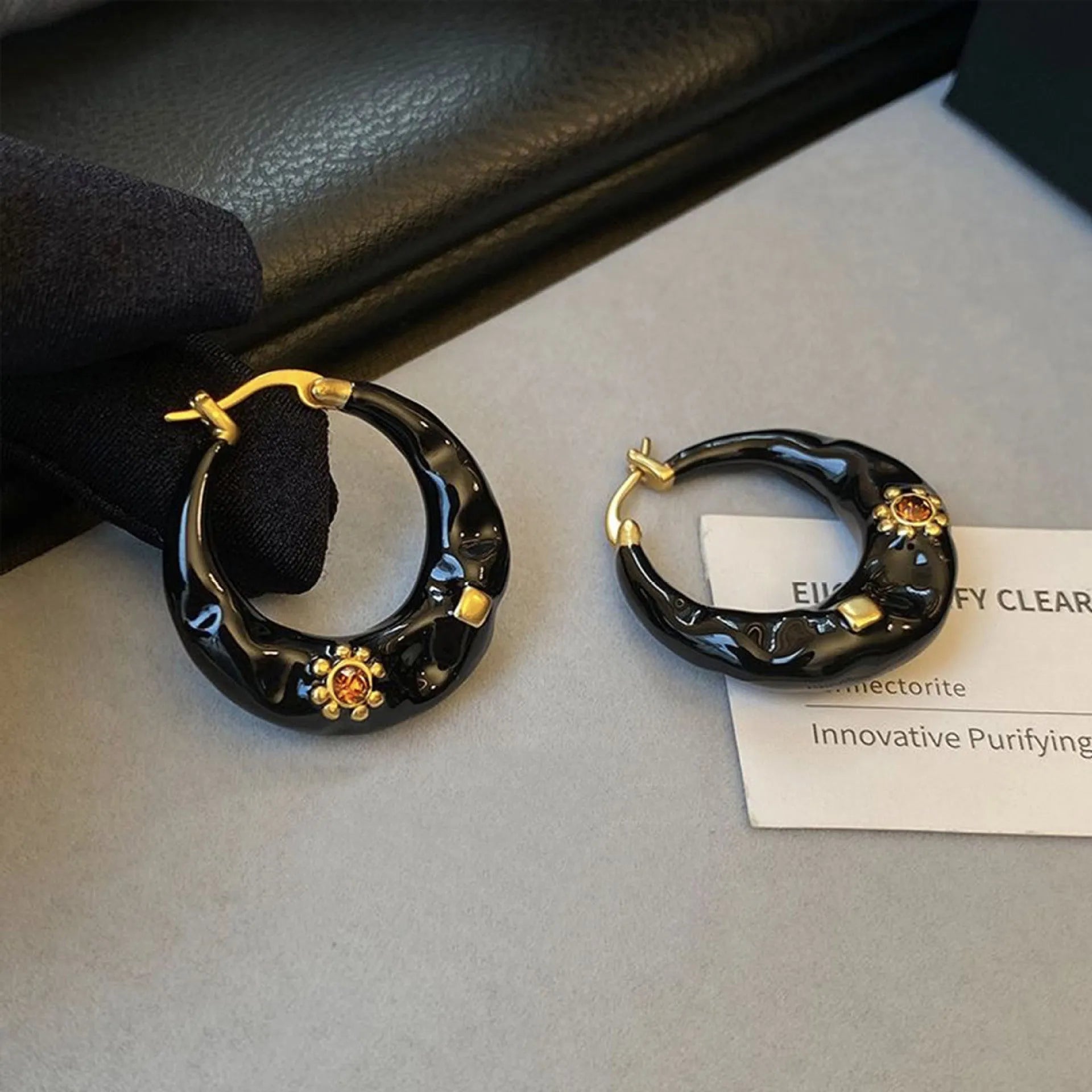 Hong Kong retro style alloy ear studs with rhinestone inlay in black and red colours