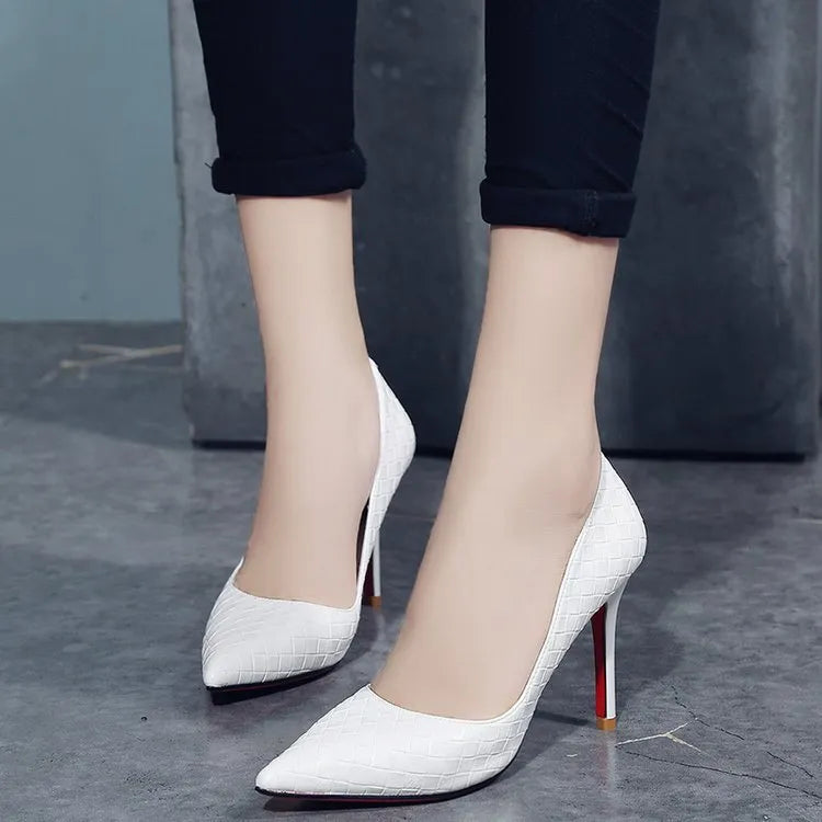 Women's pointed high heels in artificial PU with 6-8cm heel, rubber sole, shown in white or black