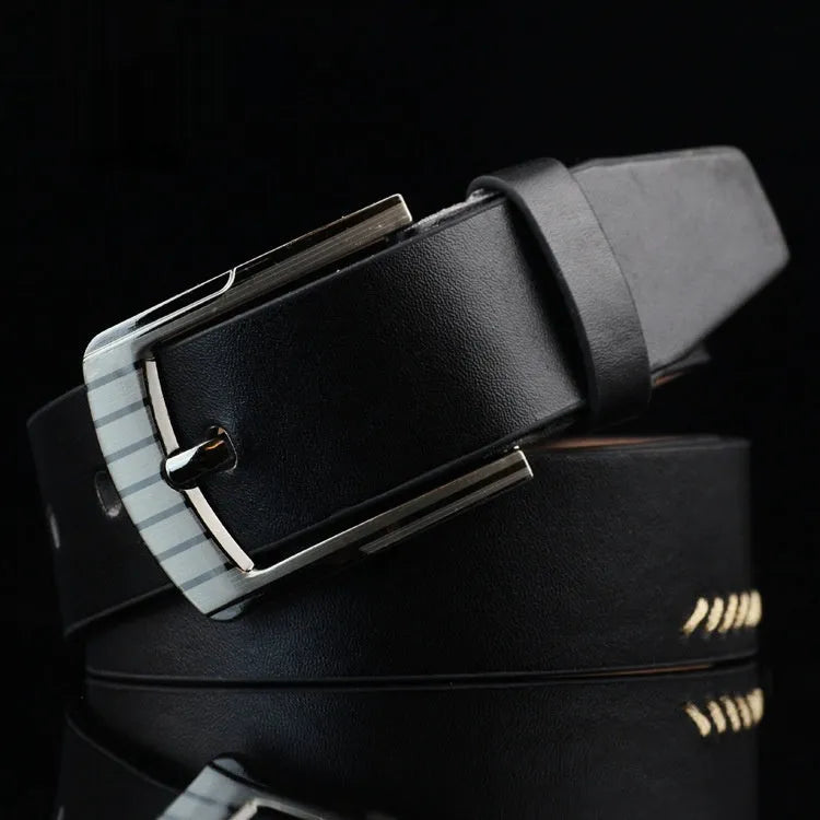 Men's retro-style belt with pattern detail and pin buckle closure in imitation leather