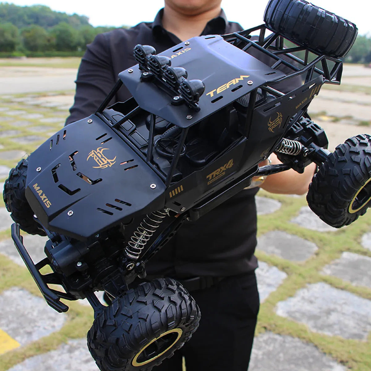 2.4G wireless remote control car with four-wheel drive in black or silver colour