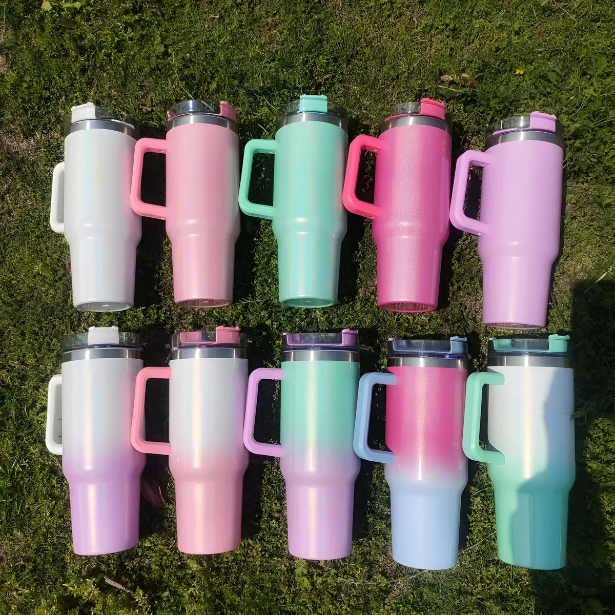 Large stainless steel vacuum insulation cup with double-layer construction in gradient colour options