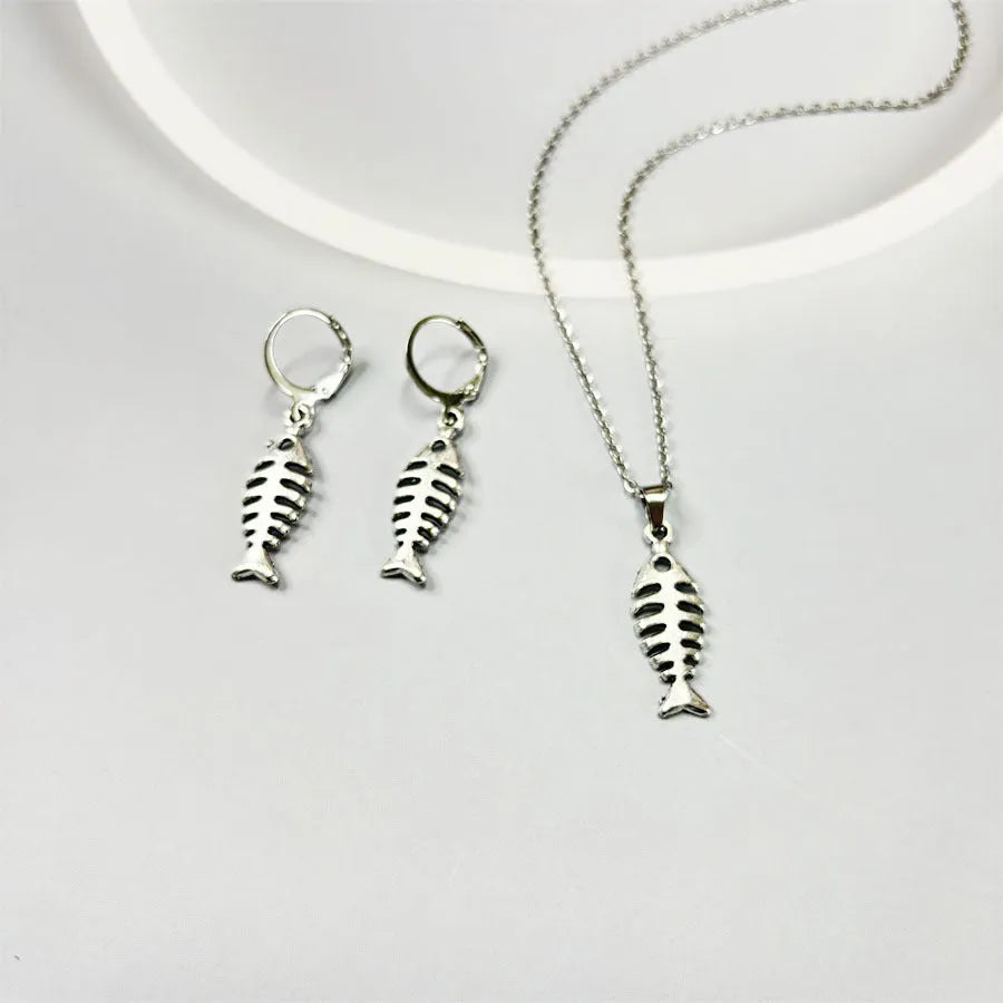 Fishbone pendant necklace with O-shaped chain and matching earrings in retro alloy jewellery set