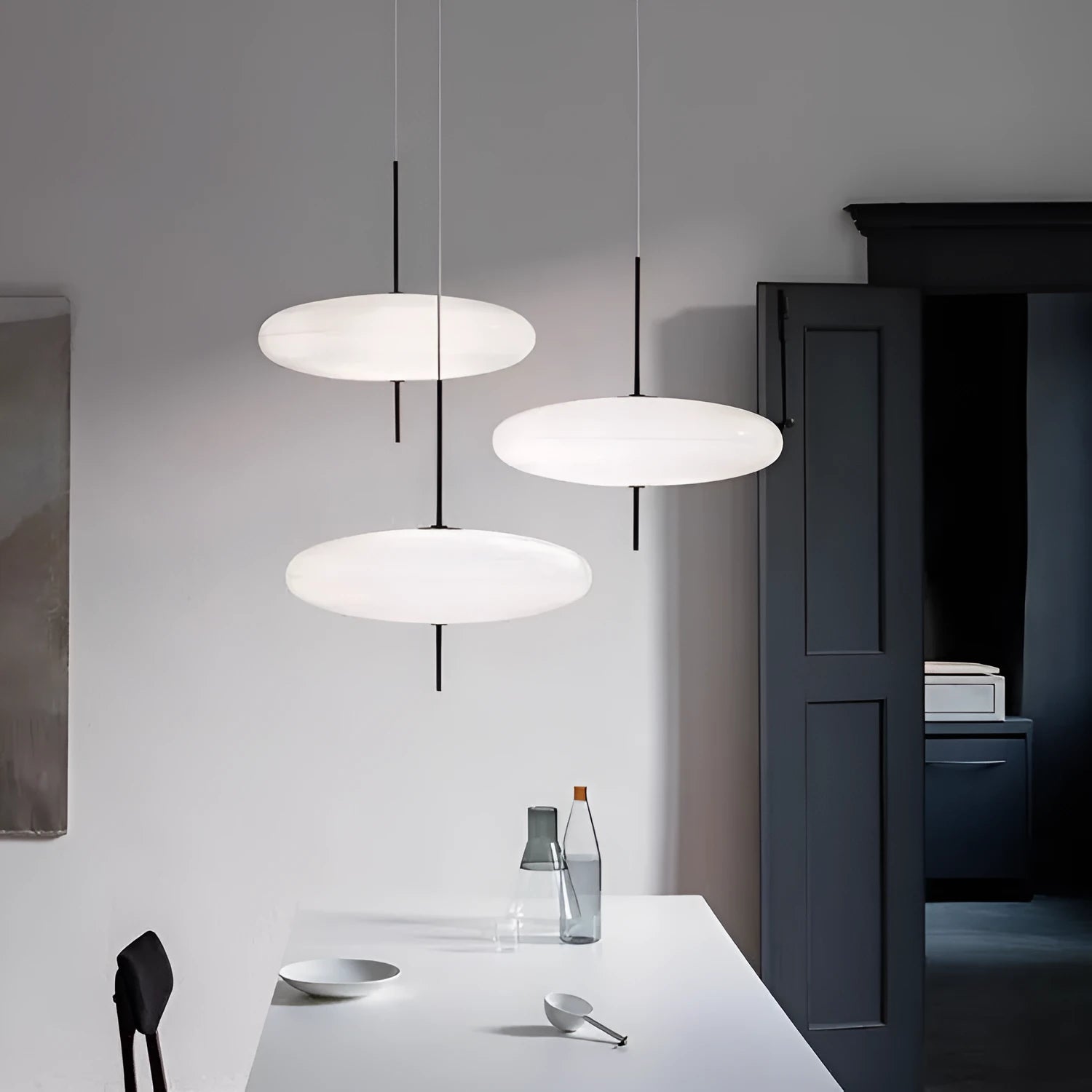 Nordic modern retro UFO chandelier in black and white finish for restaurant or bedroom ceiling