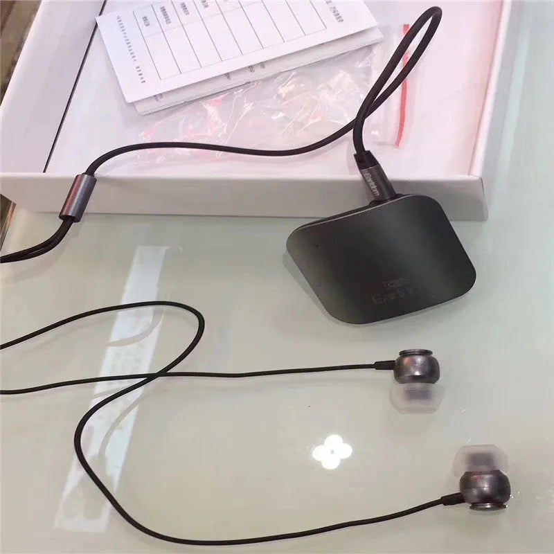 Bluetooth lavalier headset audio receiver with 10-metre wireless range and hands-free calling capability