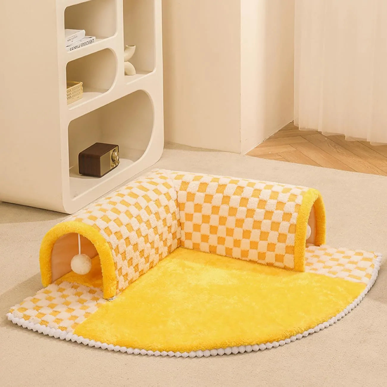 Fan-shaped plush pet bed with tunnel in coffee or yellow, XL size 80x80x20cm with anti-slip bottom