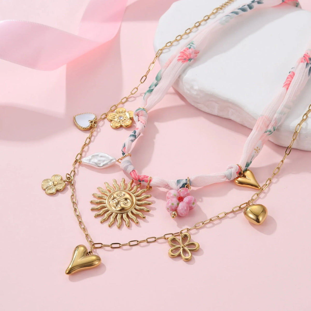 Stainless steel necklace with 18K electroplated geometric pendant on regular chain
