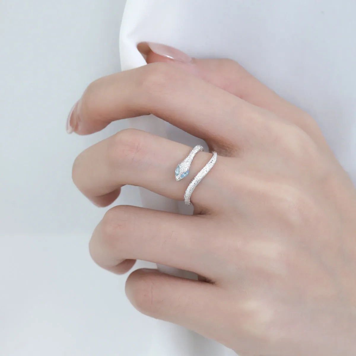 Adjustable silver ring with snake design and white gold electroplated finish for women