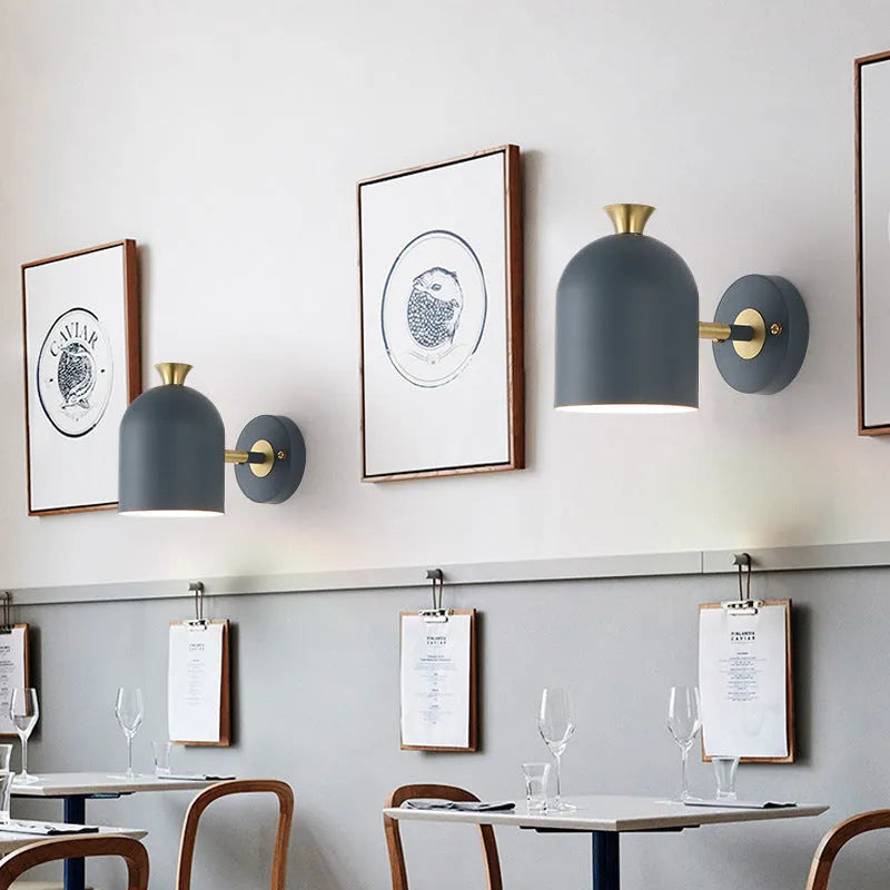 Single-head aluminium wall lamp in choice of colours for bedside lighting.