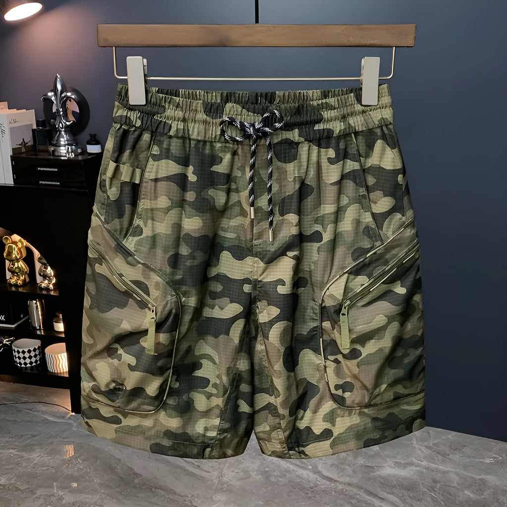 Men's camouflage cargo shorts in a loose fit with cargo pockets and elastic waist.