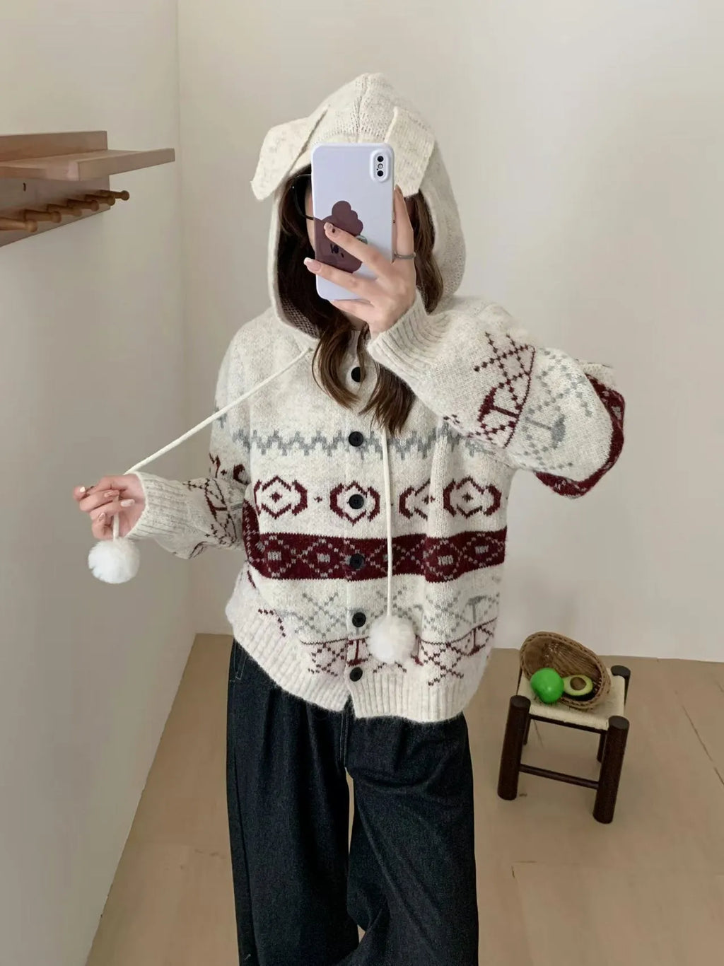 Idle style loose-fit brocade sweater coat for women in geometric pattern, available in milky white or grey