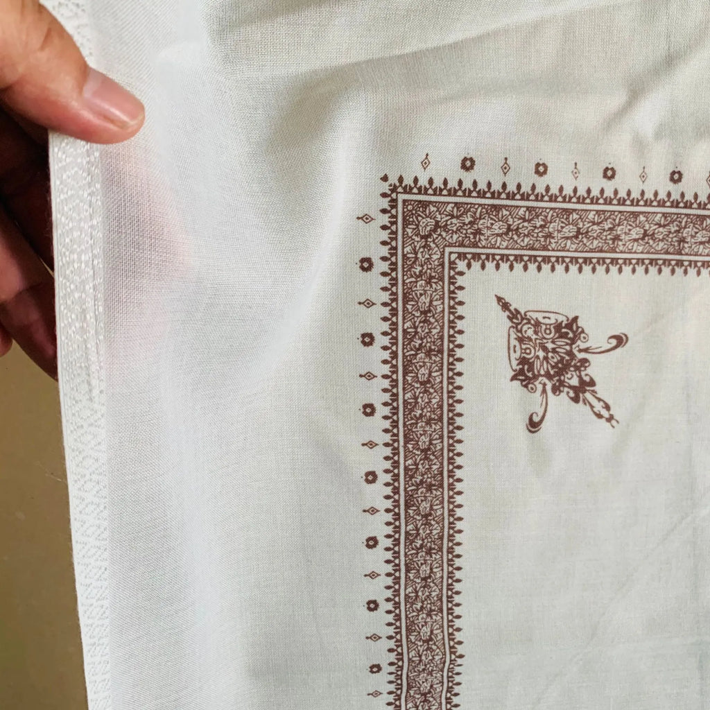 Printed square polyester scarf showing 138cm dimensions, suitable for men and women
