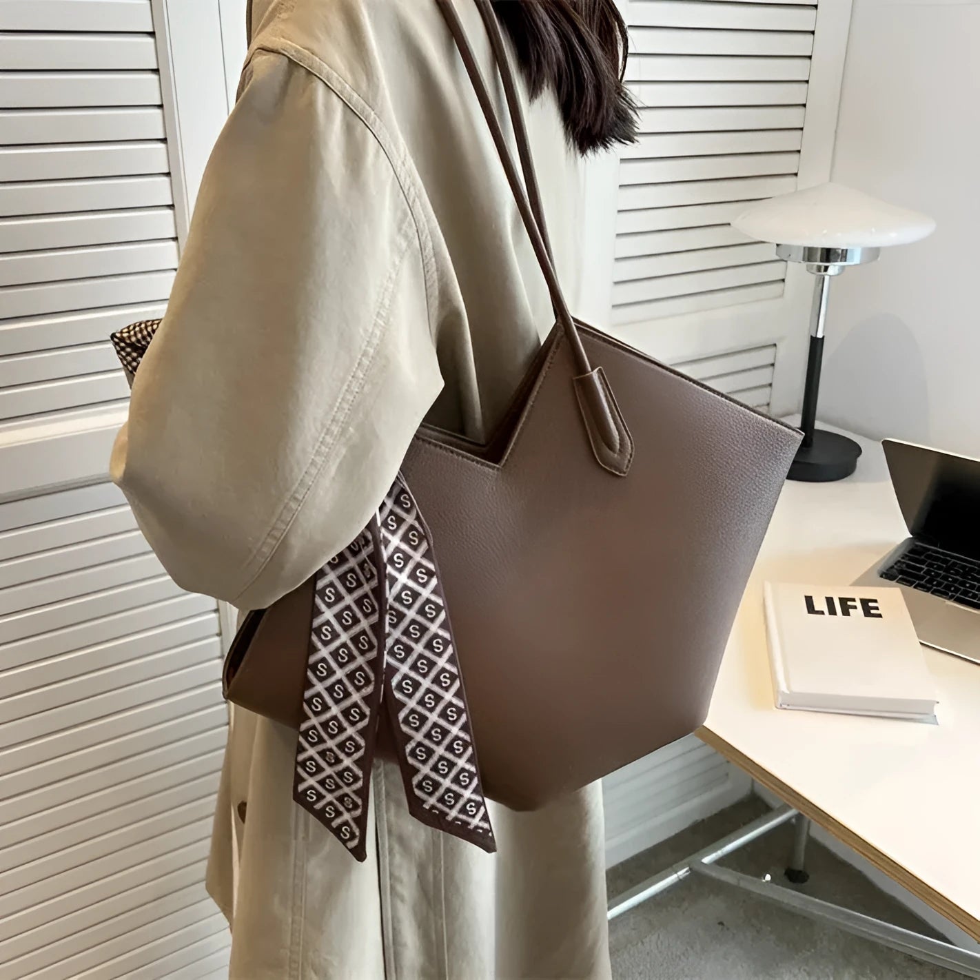 Women's large capacity PU shoulder bag in horizontal square shape with 43cm width and eight colour options
