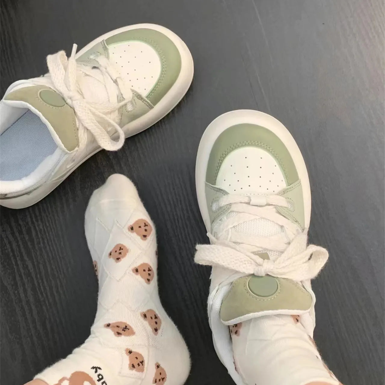 Green women's casual shoes with PU mesh uppers and a flat, non-slip sole.