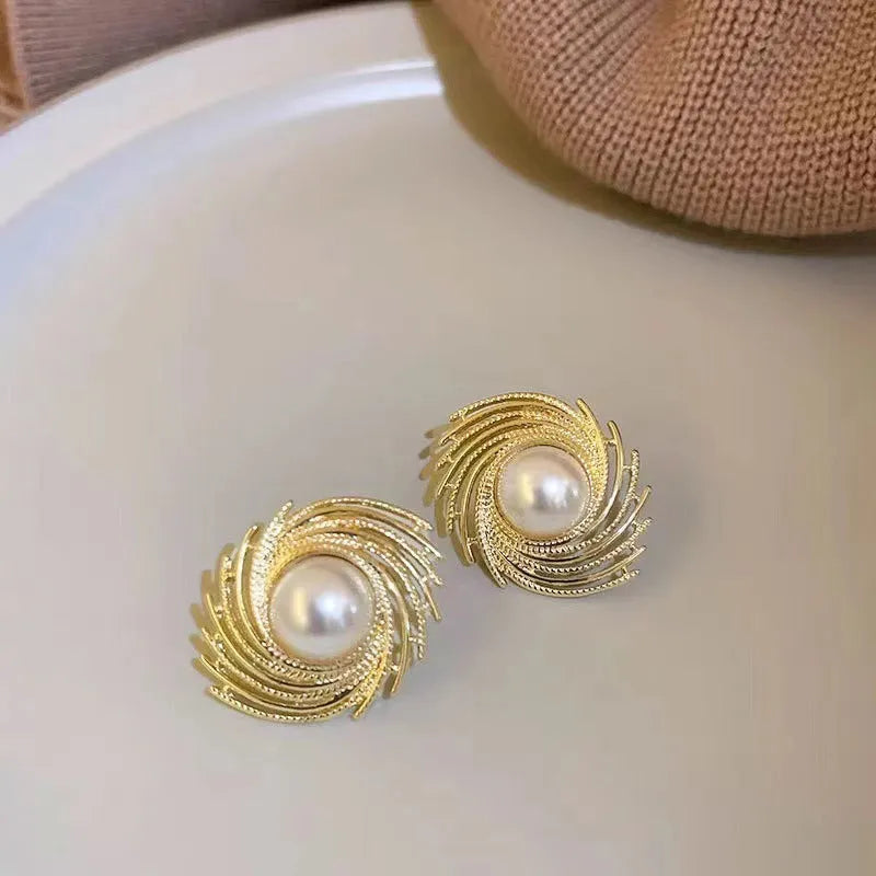 A pair of women's vintage-style alloy earrings with an irregular floral shape and a pearl electroplated colour.