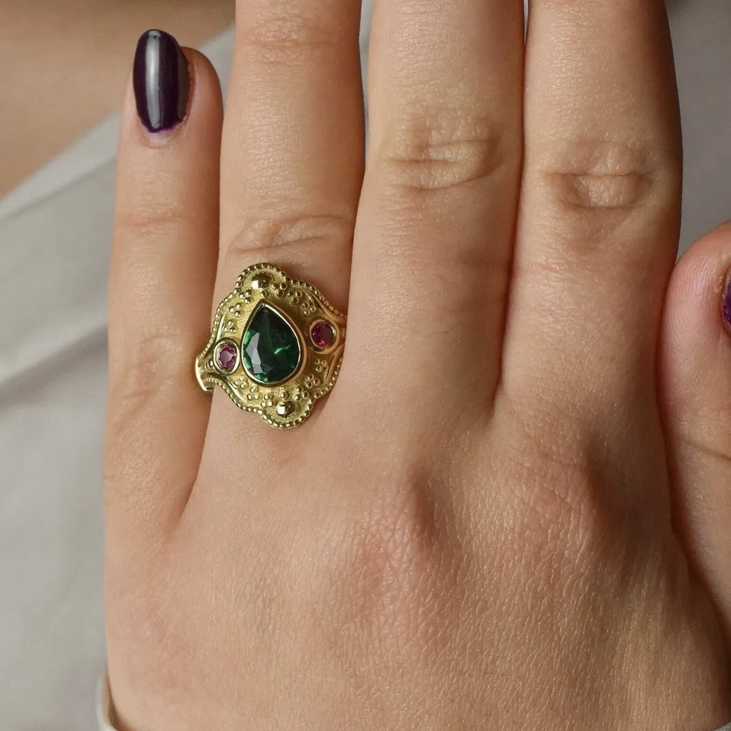 Gold-plated geometric women's ring with electroplated alloy construction in golden lvzuan colour