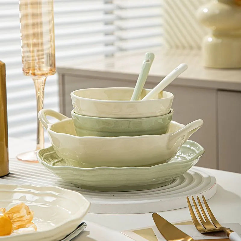 Modern ceramic dinnerware set with solid colour design and gift box packaging