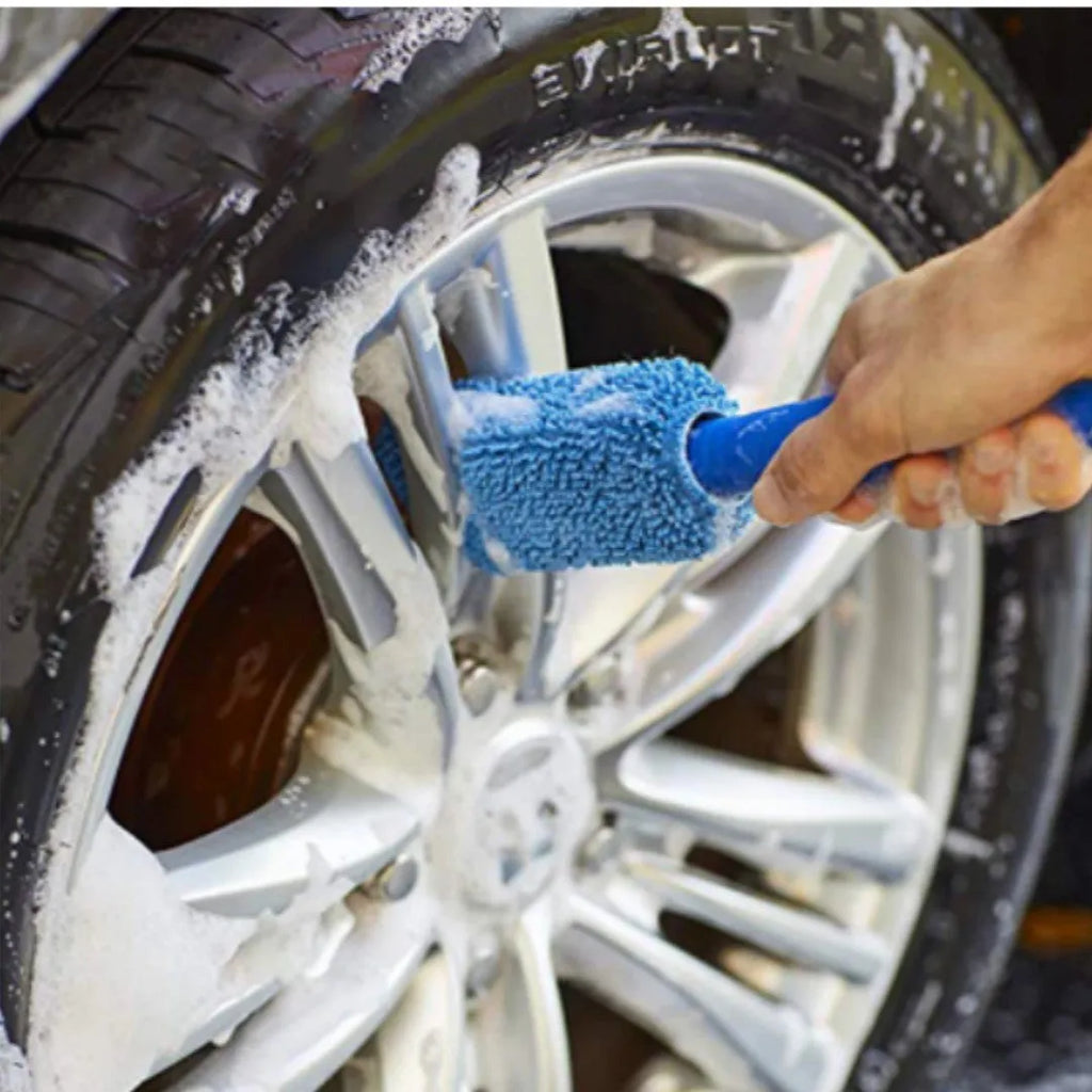 Blue microfiber car tyre brush with long 29 cm handle for wheel cleaning