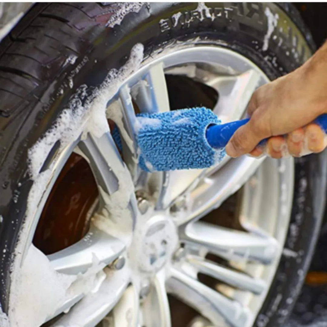 Blue microfiber car tyre brush with long 29 cm handle for wheel cleaning