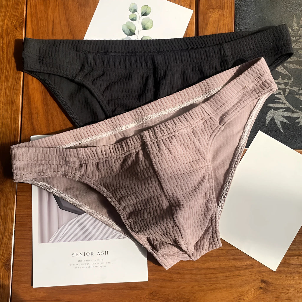 Men's cotton triangle briefs in solid colours with mid-waist design