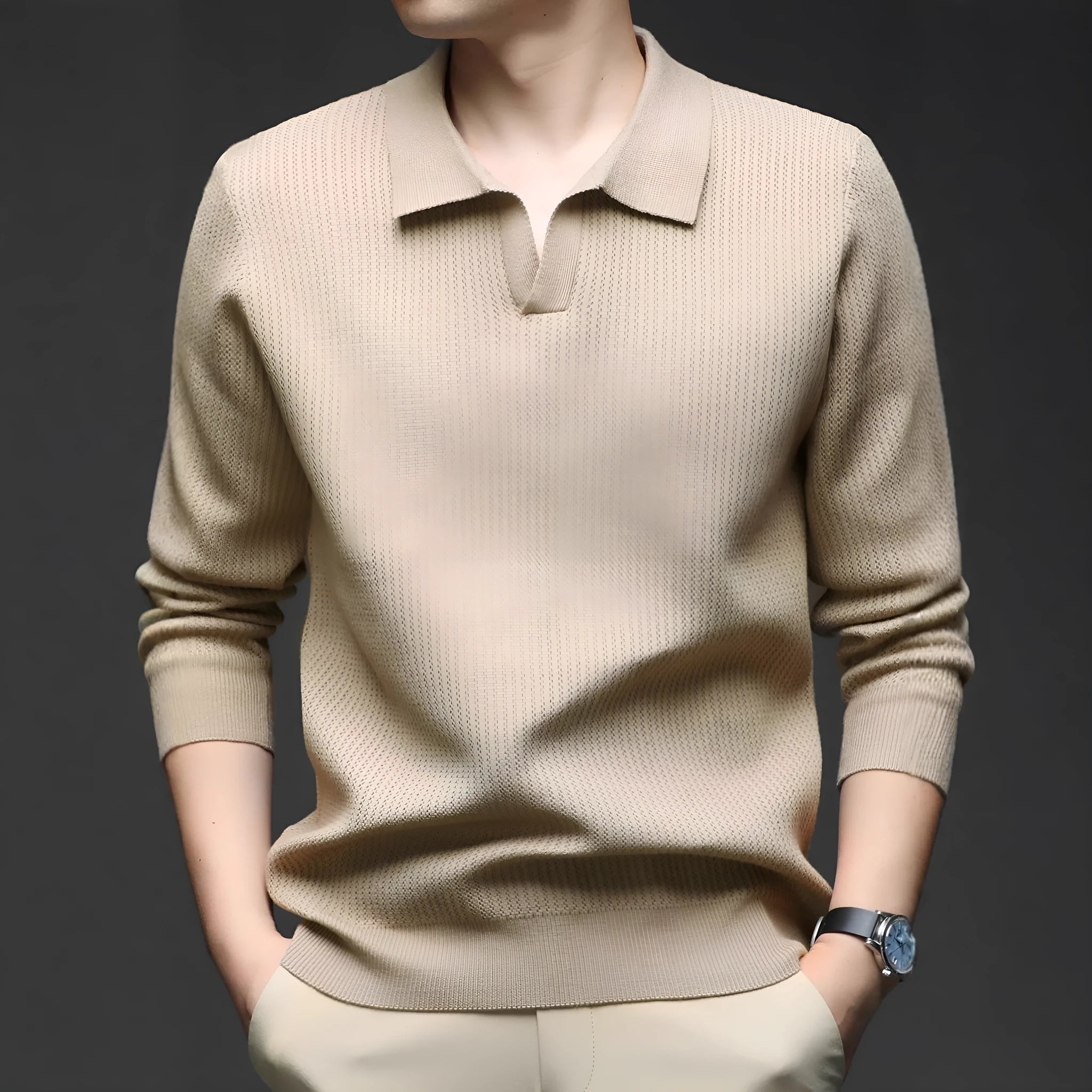 Men's loose long sleeve pullover sweater in a casual style for autumn.