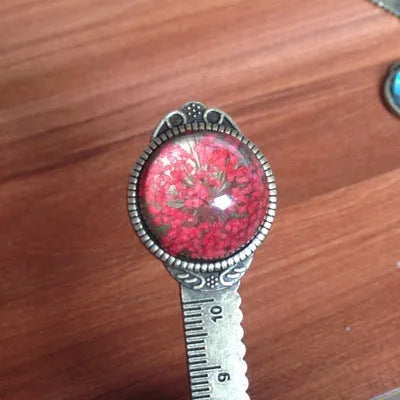 Handmade dried flower bookmark measuring 12cm with preserved immortal flowers, lace flowers, and daffodils