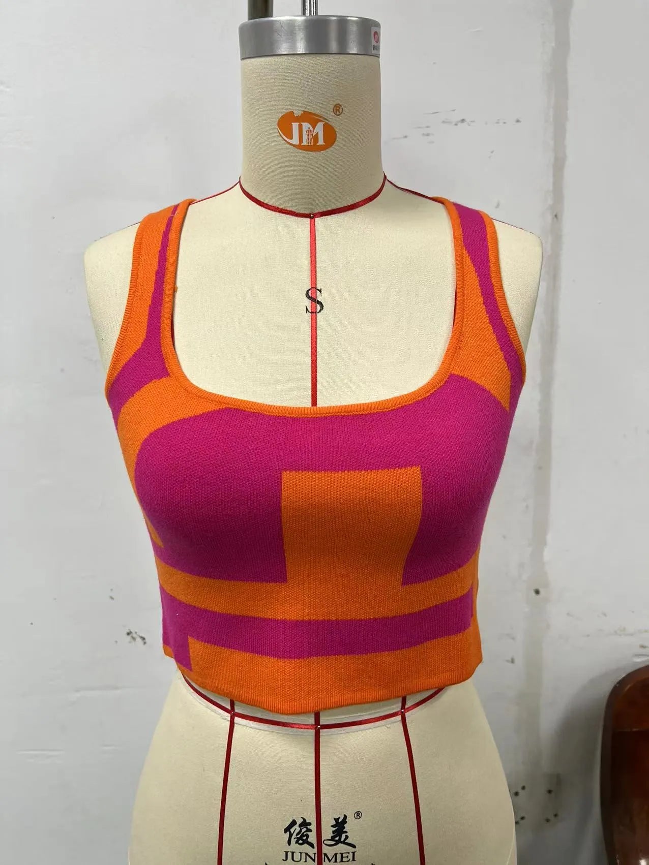 Women's U collar camisole body in street fashion slim fit style with exposed navel design, available in multiple colours
