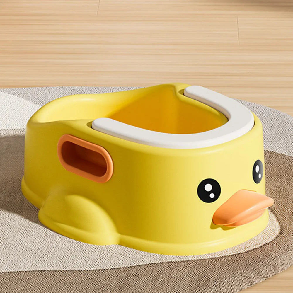 Blue PVC duck-shaped bathtub for washing dogs and cats on grass
