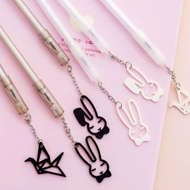 Paper crane rabbit pendant gel pen with 0.38mm tip and 17cm plastic shell.