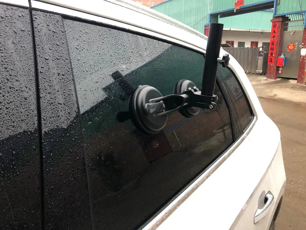 Black off-road car sucker base with round glass suction cup for vehicle flag mounting