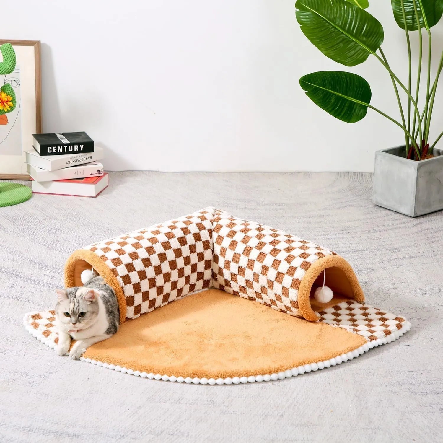 Fan-shaped plush pet bed with tunnel in coffee or yellow, XL size 80x80x20cm with anti-slip bottom